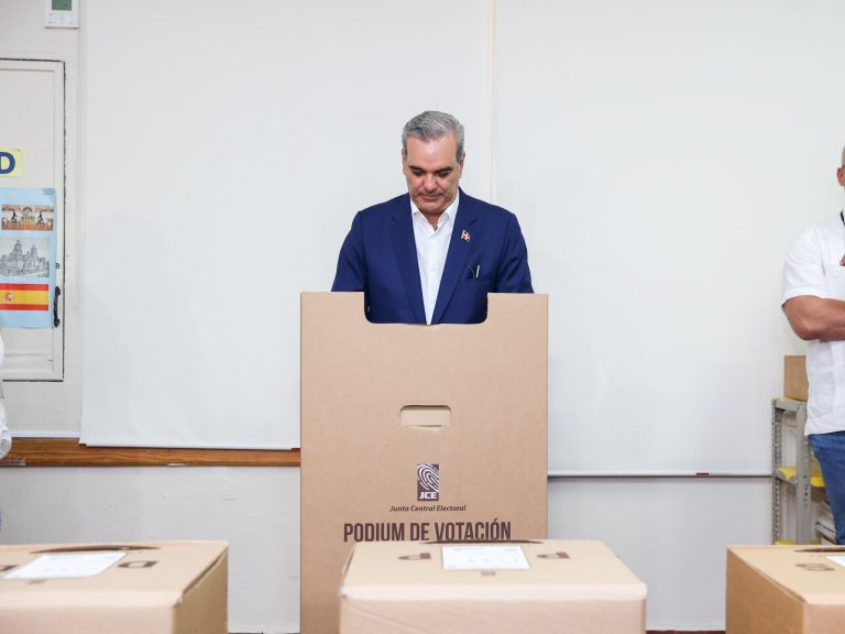 Luis Abinader fue reelegido como presidente de República Dominicana