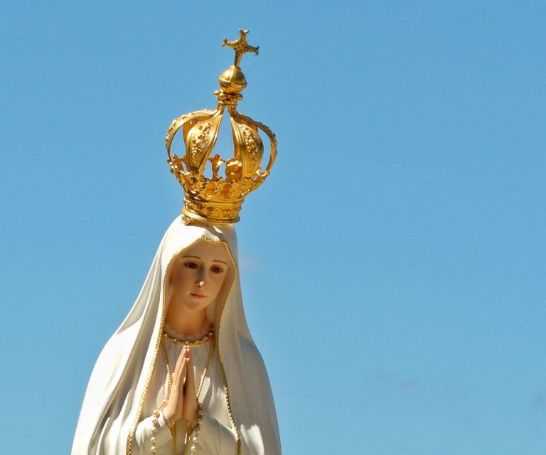 Piden por la paz mundial en la peregrinación de la virgen de Fátima