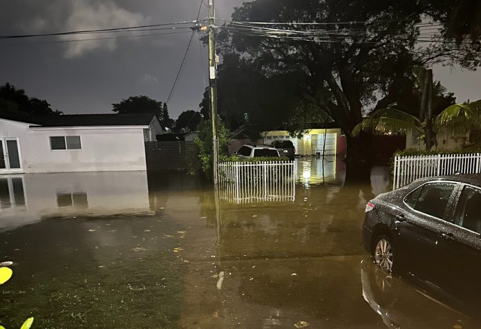 LLuvias causan inundaciones en Miami