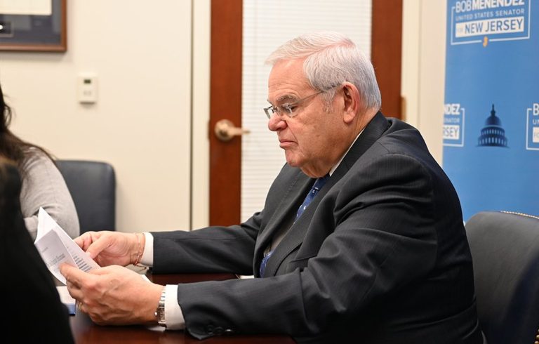 Declaran culpable al senador Bob Menendez por corrupción