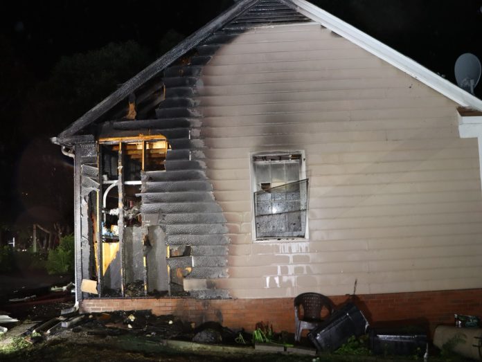 Tres personas desplazadas tras incendio de su vivienda