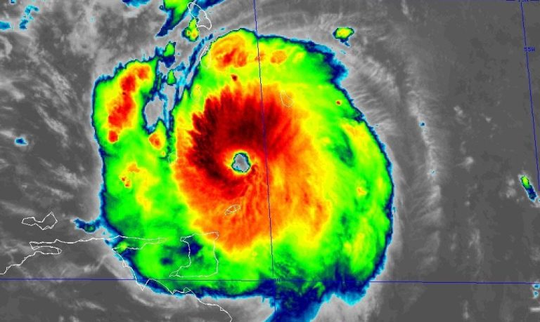 Autoridades en México en alerta por huracán Beryl