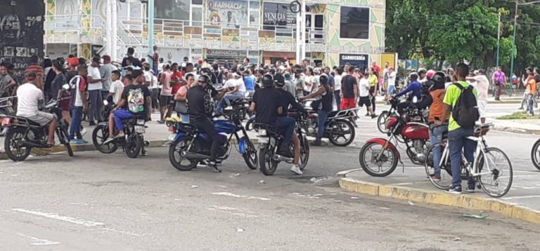 Venezolanos salen a las calles rechazando los resultados de las elecciones