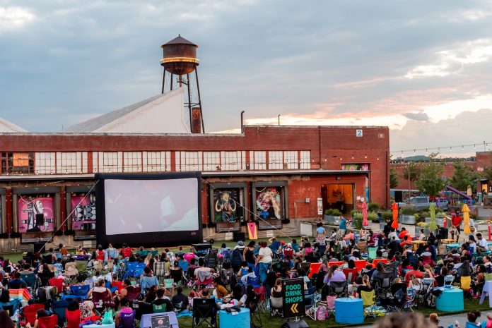 Crossroads Cinema gratis en Camp North End