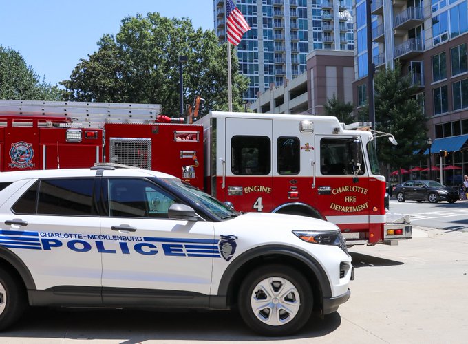 CMPD y Charlotte Fire rescataron a una persona con problemas de salud mental