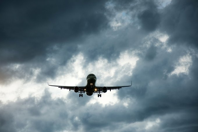 Cancelaciones y demoras de vuelos en Aeropuerto de Charlotte por paso de Helene