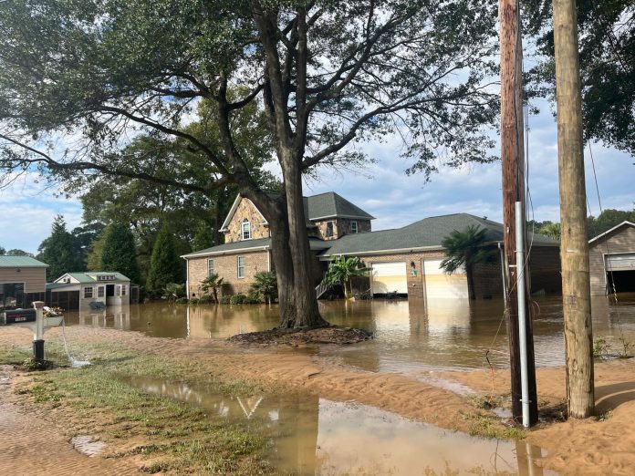 Caos y al menos 60 muertos deja Helene a su paso en las Carolinas