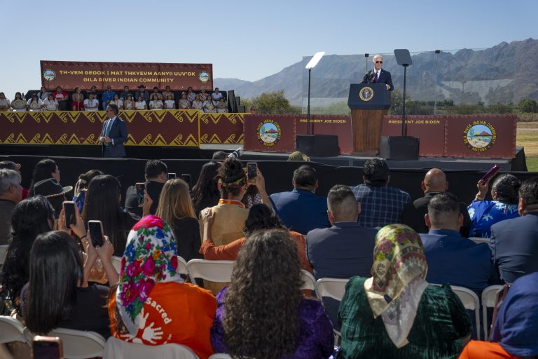 Biden en un acto histórico pidió disculpas a los nativos americanos
