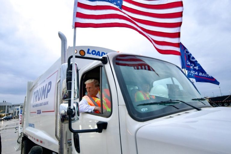 En un camión de aseo llegó Trump a un mitin en Wisconsin