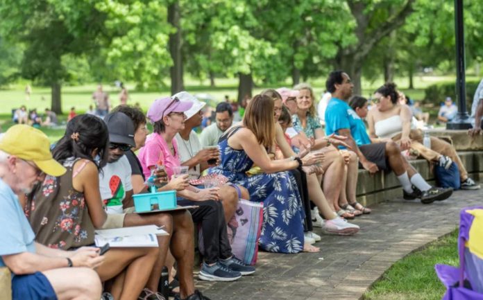 Fiesta en el parque en el Mint Museum Randolph