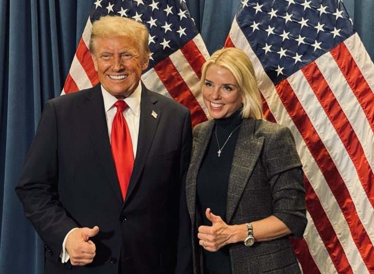 Trump nominó a Pam Bondi como fiscal general de EE.UU