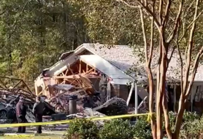 Dos heridos tras explosión en una casa de Weddington: 