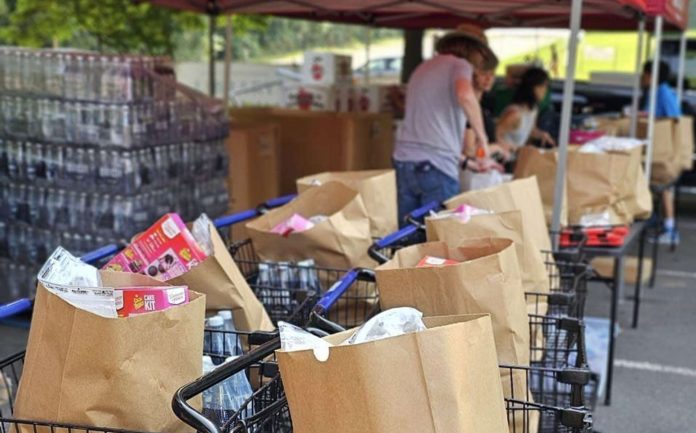 Hope Street Food Pantry distribuye pavos y comestibles gratis para las fiestas