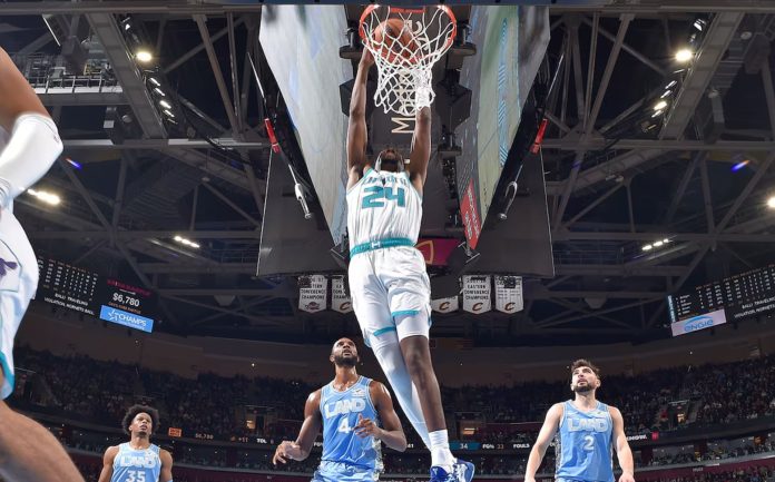 Charlotte Hornets pierde ritmo en el último cuarto