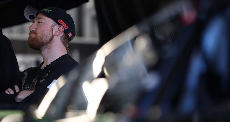 Piloto Tyler Reddick "se pone al día con la vida" antes de 2025