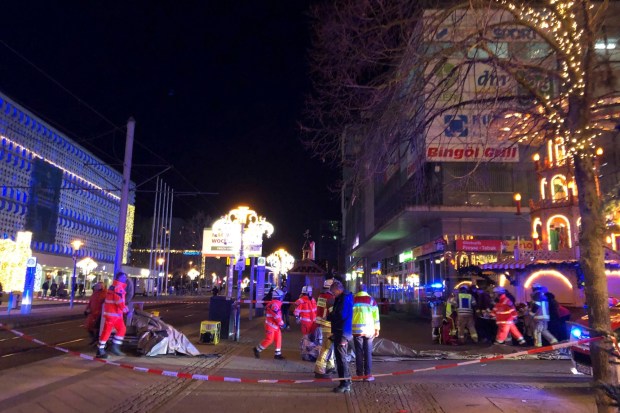 Auto atropelló a una multitud de personas en Alemania