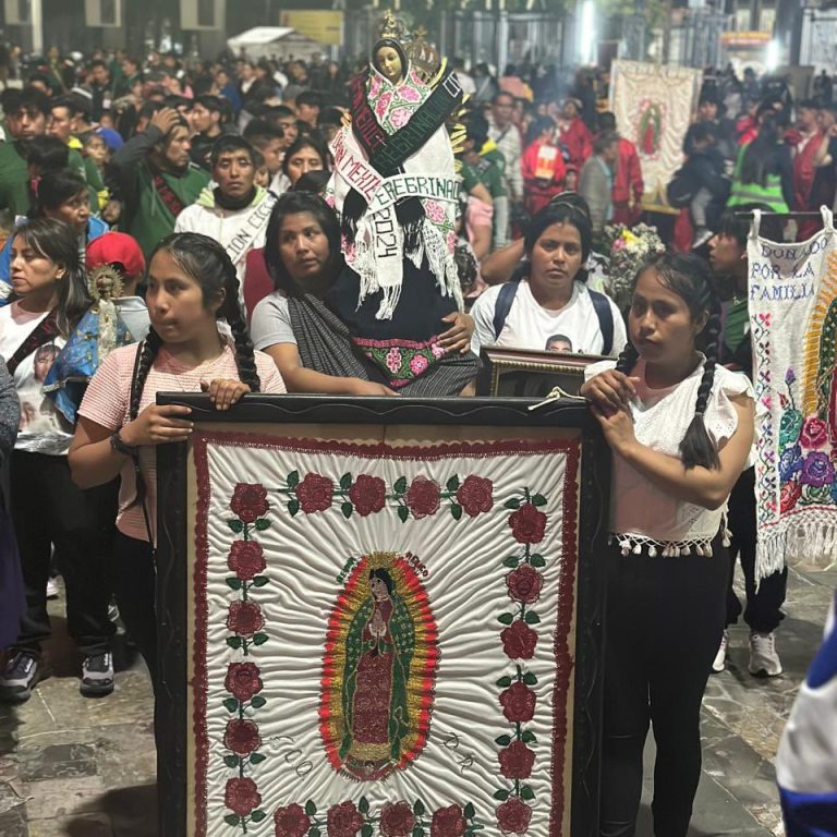 Feligreses inician su peregrinaje por la Virgen de Guadalupe