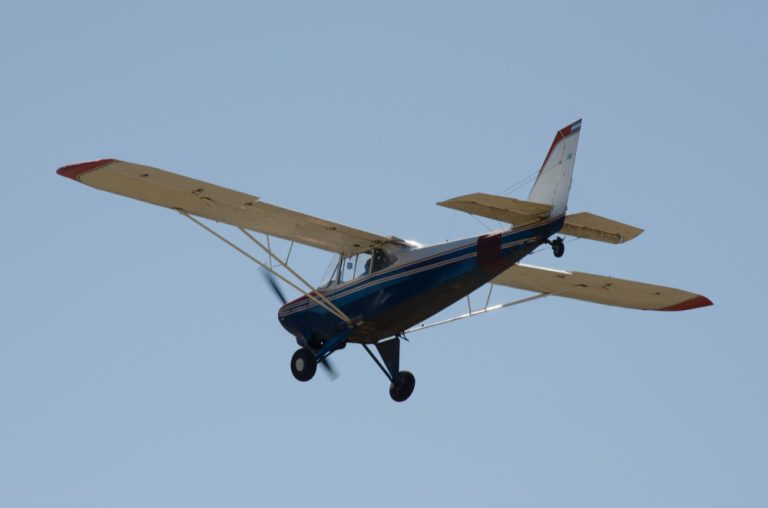 Avioneta cae en un galpón en Los Ángeles dejando dos muertos