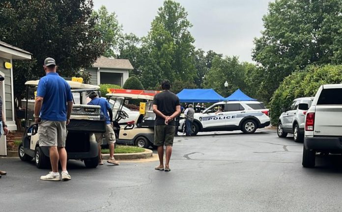 Arrestan a dos nuevos sospechosos por el asesinato de un joven en su auto