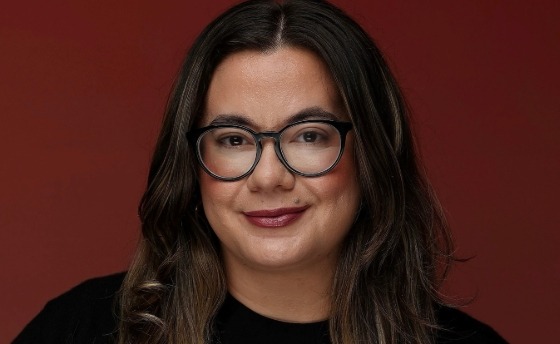 Representante latina de CMS llama a la calma a familias hispanas