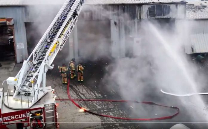 $425.000 en pérdidas tras incendio en almacén de Charlotte