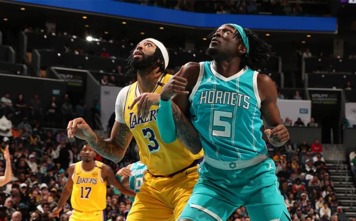 La racha de los Hornets se queda corta ante los Lakers