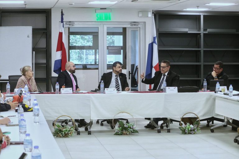 Panamá y Costa Rica acuerdan medidas para el flujo migratorio
