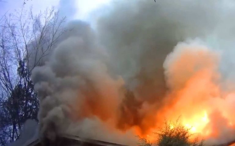 Incendio deja tres adultos desplazados y $90.000 dólares en pérdidas