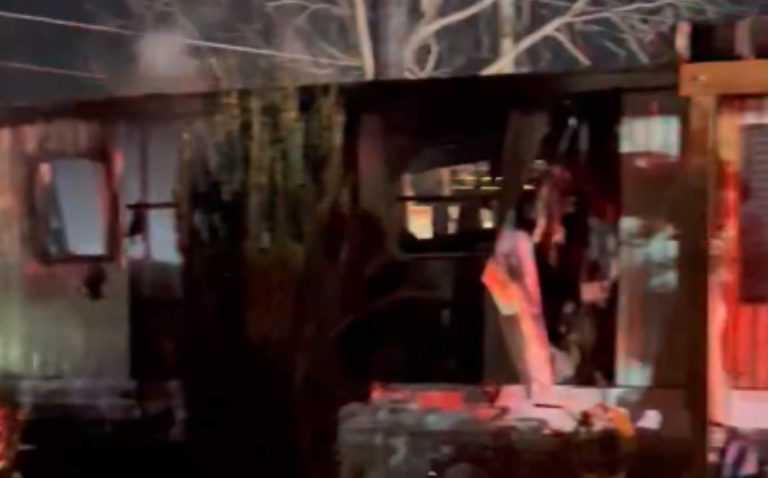 Incendio en casa móvil dejó una víctima fatal y tres heridos