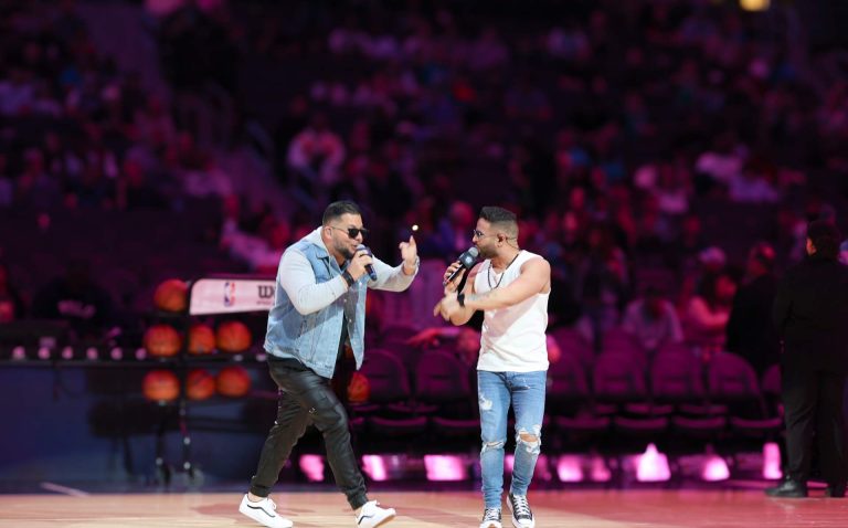 El dúo venezolano Julio y Rafa enciende el halftime de la NBA en Charlotte