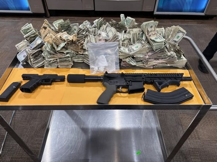 Operativo policial en North Tryon logra incautación de drogas y armas