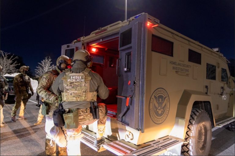 Detienen a un hombre por presunto tráfico de personas a EE.UU.