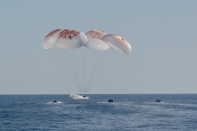 Astronautas regresan a la tierra tras pasar nueve meses en EEI