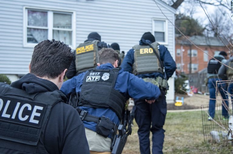 ICE arresta a 24 extranjeros "ilegales" en Charlotte