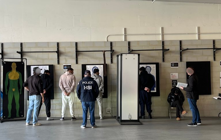 ICE detiene a 15 personas en condado Orange por fraude
