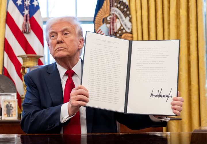 Trump impuso aranceles a las importaciones de automoviles