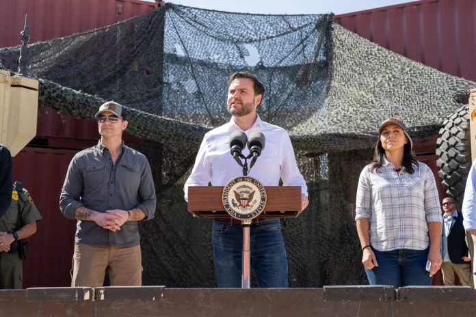 Vicepresidente J.D Vance visitó la frontera con México