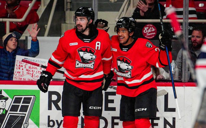 Carrick y Sourdif anotaron dos goles en la victoria de Los Checkers