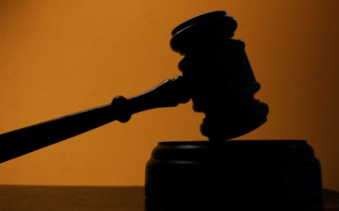 Un delincuente sexual reincidente es condenado a 10 años de prisión