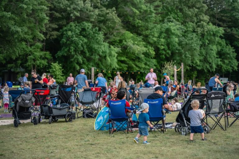 Serie de conciertos Rooted Rhythm en Anne Springs Close Greenway