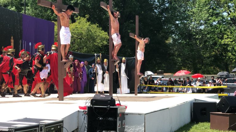 Viacrucis en Charlotte: Una tradición viva que une generaciones y fortalece la fe