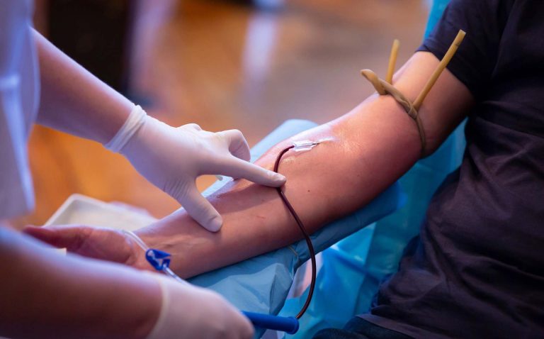 Conviértase en un voluntario que salva vidas donando sangre o plaquetas