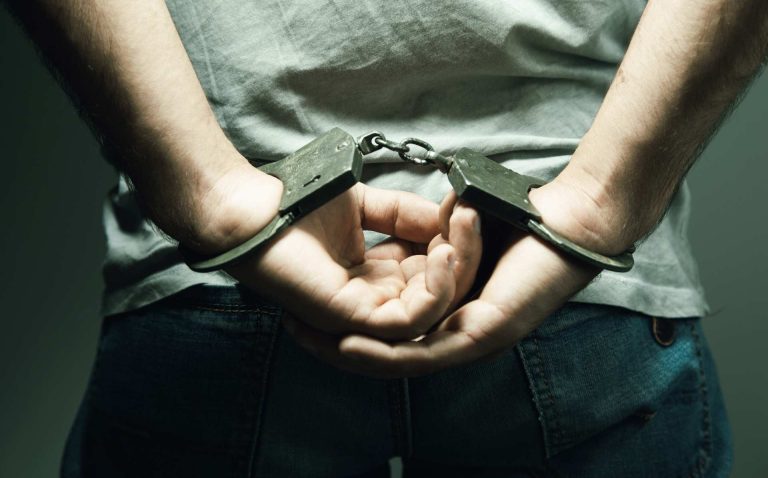 Profesor de secundaria acusado de agresión sexual