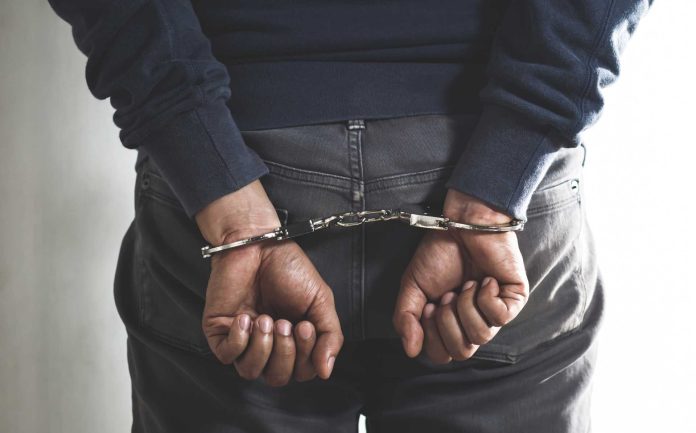 Lo condenan a más de 21 años por tráfico de metanfetamina