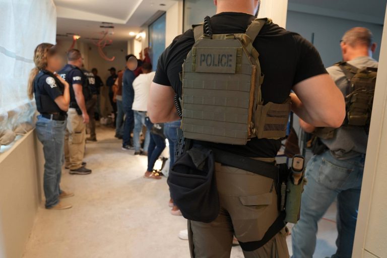Operativo de ICE deja al menos ocho detenciones en NC
