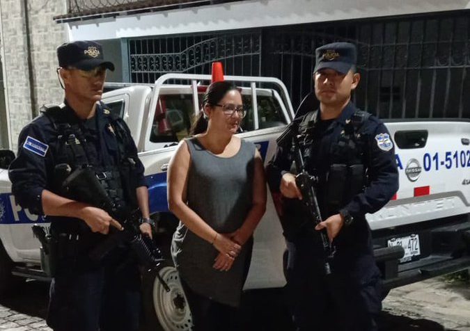 Detienen en El Salvador a una abogada defensora de Derechos Humanos
