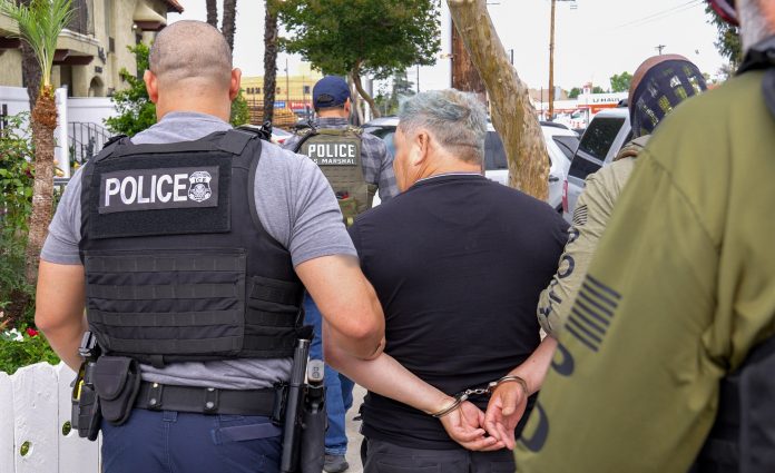 ICE detiene a más de 230 migrantes indocumentados en Los Ángeles