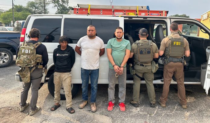 Megaoperativo de ICE logró la detención de 275 migrantes indocumentados