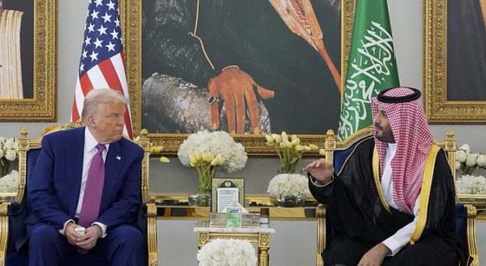 Trump llegó a Arabia Saudita y anunció diversos acuerdos