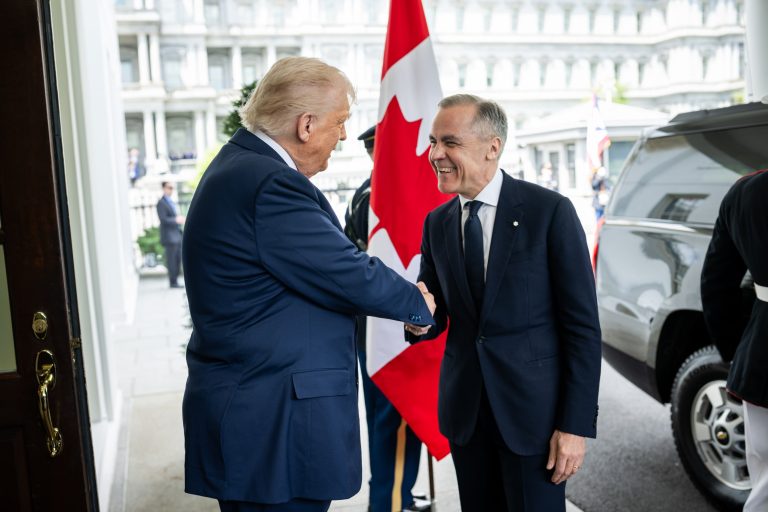 Trump recibió al primer ministro de Canadá en la Casa Blanca